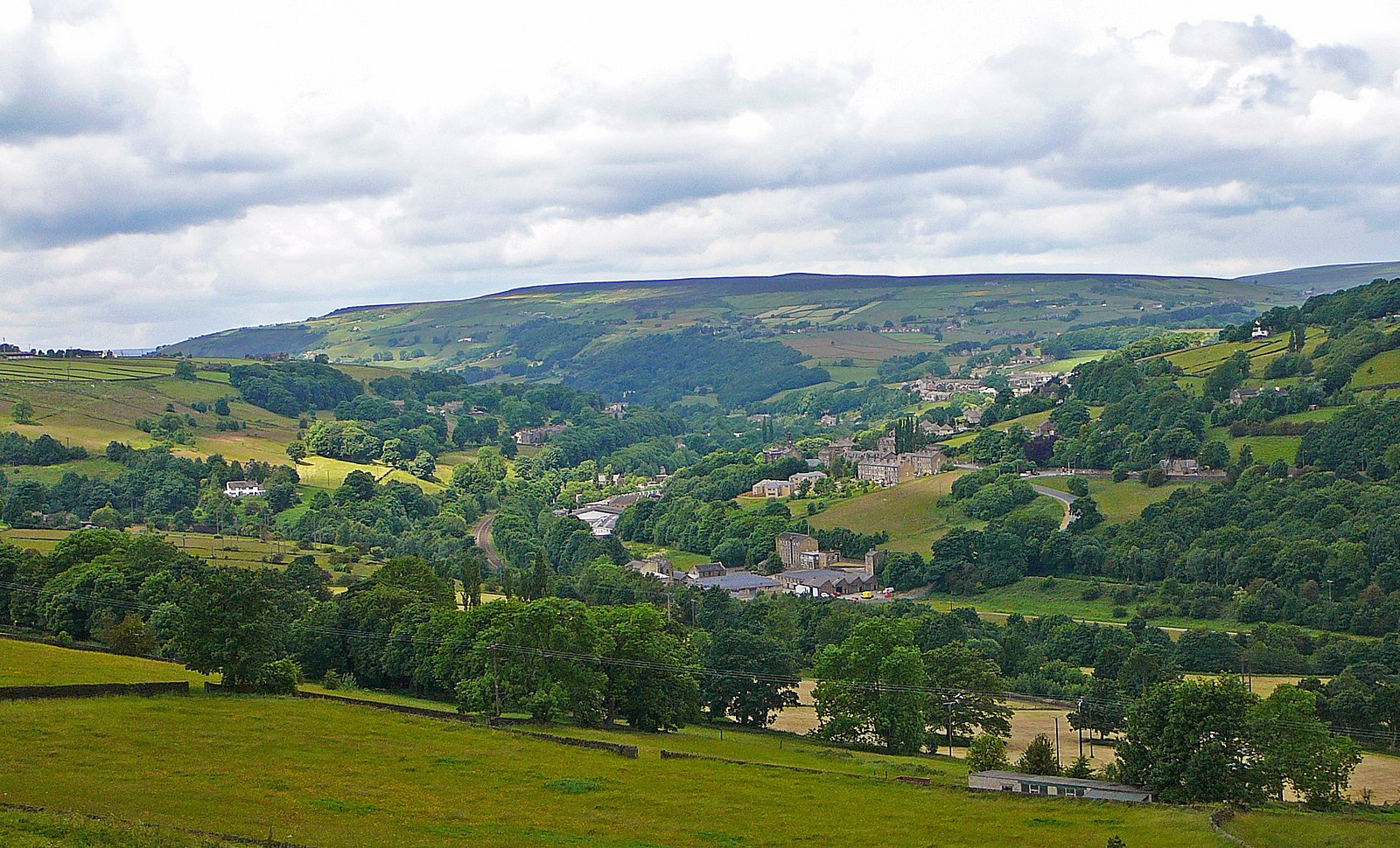View_of_the_Calder_Valley,_from_Sowerby_(2585341336)
